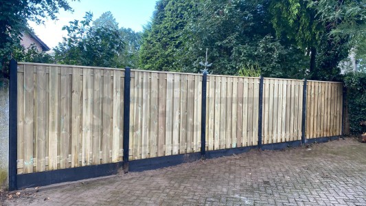 Bekijk ons assortiment met hout-betonschuttingen